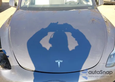 2023 Tesla Model Y Awd/Long Range Dual Motor All-Wheel Drive z USA, uszkodzony, nr VIN 7SAYGDEE7PF883698